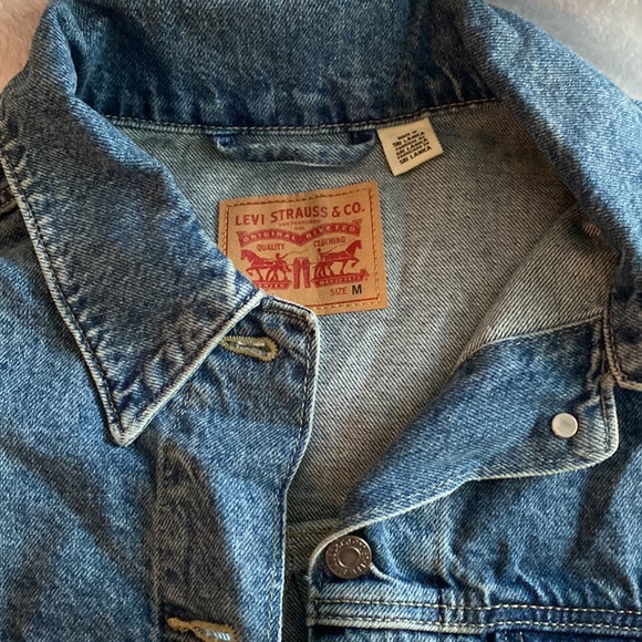 LEVI’s denim jacket - Picture 2 of 6